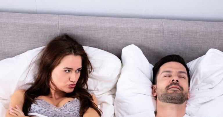 The couple lives in a live-in relationship, the boyfriend’s friend came to live with them, the boy started doing such things, the girlfriend got fed up!