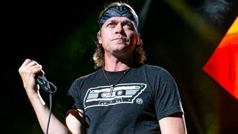 3 Doors Down lead singer Brad Arnold dies at 47 years old from cancer
