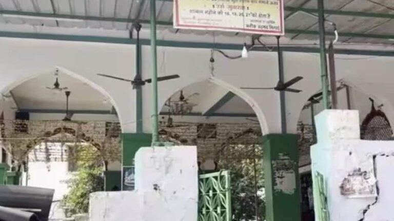 Lucknow: University administration is strict regarding removal of tombs in KGMU campus, second notice given