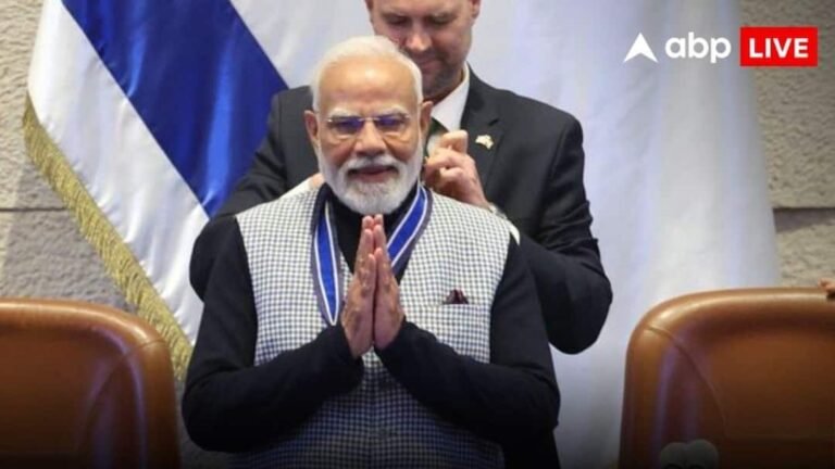 PM Modi Israel Visit: As soon as PM Modi reached the Israeli Parliament, MPs stood up from their seats, applause kept ringing.