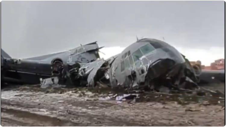 Bolivia Plane Crash: Plane filled with notes crashes on the highway in Bolivia, 15 people killed; Rush to loot money – Cargo Plane Crashes Shortly After Takeoff In Bolivia, Killing At Least 15 People, Official Says