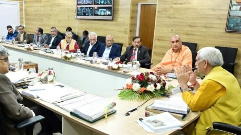 Big decision of Shri Amarnath Ji Shrine Board, workers and priests will get insurance of Rs 10 lakh