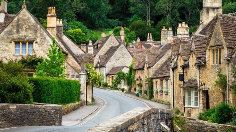 Popular Cotswolds town may battle ‘bin blight’ with fines for ruining Instagram tourism