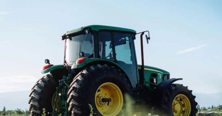 Unknown Fact: Why are the rear wheels of tractors big? This is the science hidden behind it!
