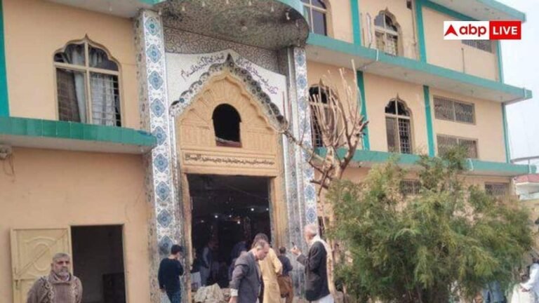 Suicide bomb blast during Friday prayers in Islamabad, 24 people killed