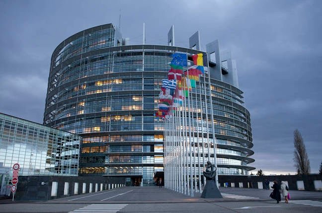 European Parliament bars lawmakers from AI tools • The Register