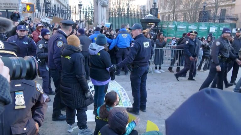 Demonstrators arrested over ICE protest at Columbia University | Migration