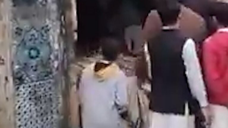 Dozens killed in suicide bomb attack at Pakistan mosque | Politics