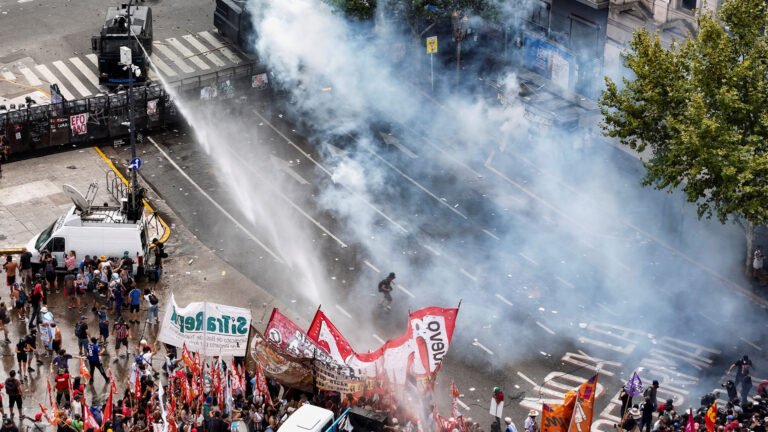 Argentinian security forces fire water cannon and tear gas at protesters | Police