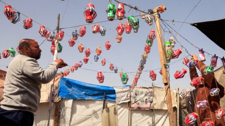 Palestinians in Gaza get creative to decorate for Ramadan | Gaza