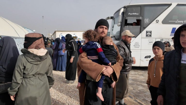 Syrian government closes al-Hol camp after chaos and unrest | Newsfeed