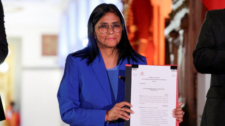 Venezuela signs amnesty law as families await prison releases | Newsfeed