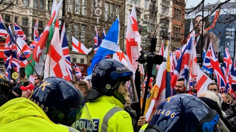 Video: Hundreds of far-right anti-Islam protesters march in Manchester | Protests