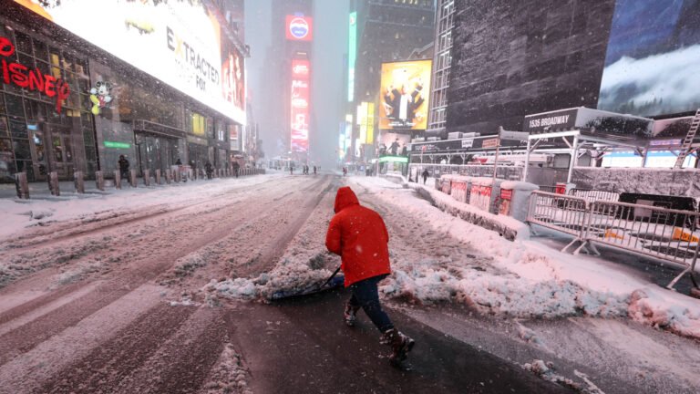 Winter storm hits US Northeast, shuts down New York City | Newsfeed