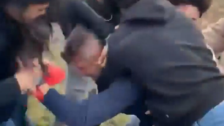 Video shows man fighting high school students at anti-ICE protest | Al Jazeera