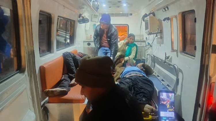 Up: Major accident on Yamuna Expressway, container crushed 15 people, six died in the accident; Many injured – Big Road Accident On Yamuna Expressway In Mathura Container Truck Collided Many Deaths And Injuries