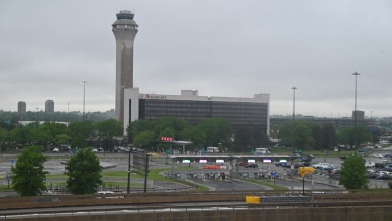 JetBlue flight 543 engine failure forces emergency return to Newark