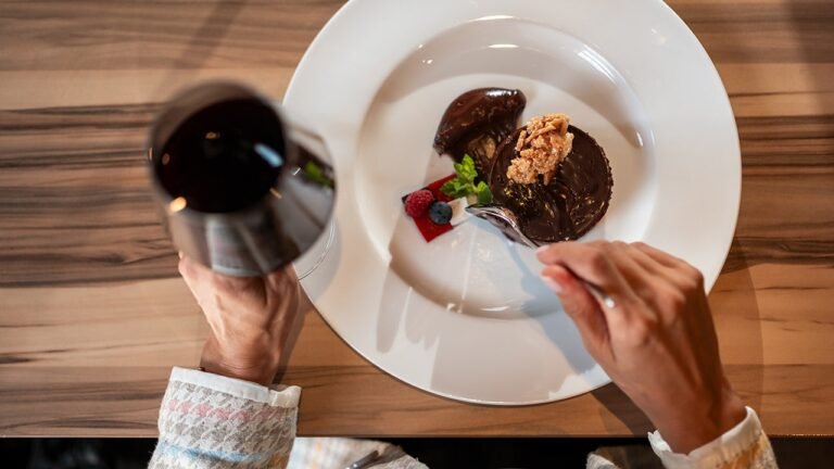 Dark chocolate, red wine may stimulate brain through taste, study finds