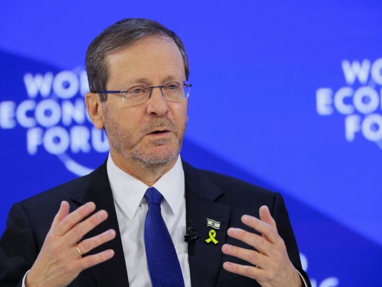 Trump calls Israel’s president ‘disgraceful’ for not pardoning Netanyahu | Donald Trump News