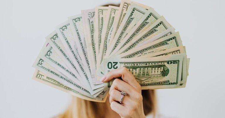 The woman who became the ‘richest person’, is 1 lakh times richer than Elon Musk, but can spend money on only 2 things!