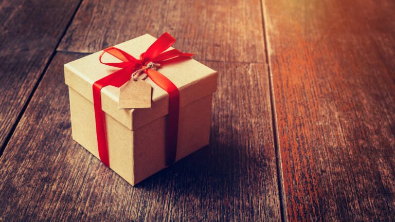 Microsoft gives the ‘gift of time’ wrapped in licensing fees • The Register