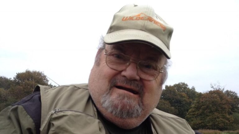 Teenage boy was asked by NHS staff to tell deaf mother her father was dying, report finds | UK News