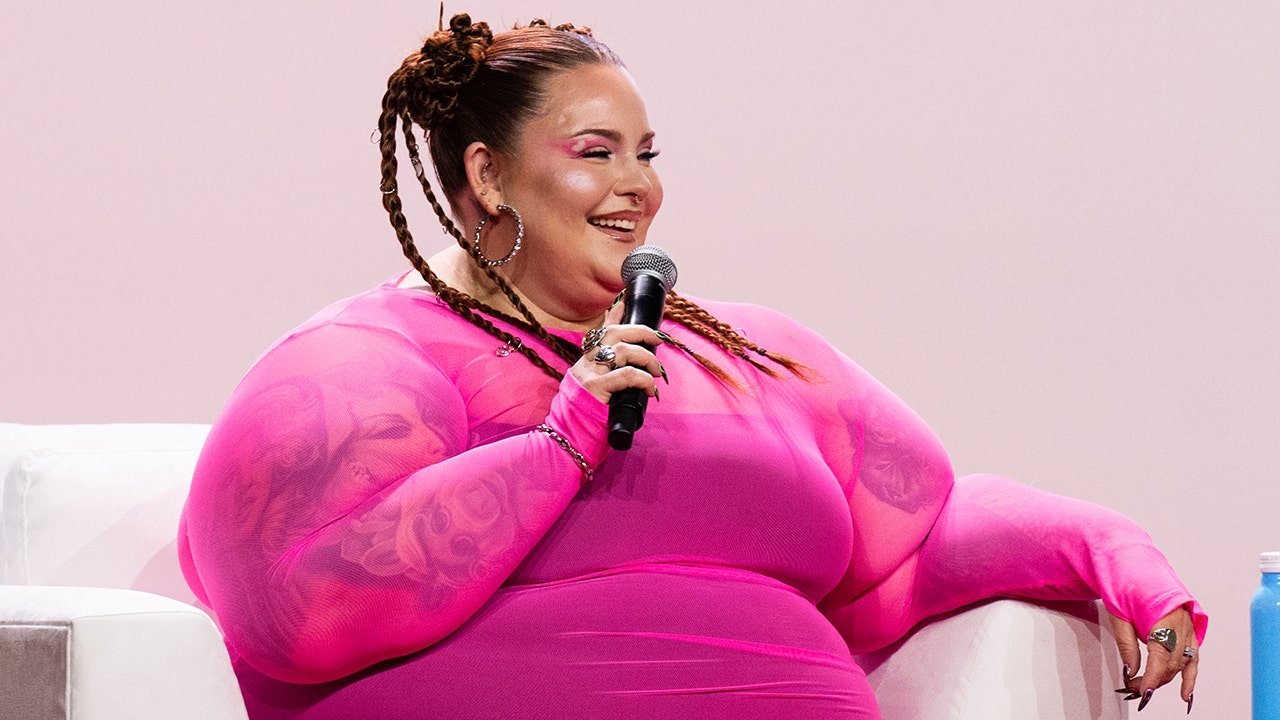 tess-holliday-in-pink.jpg
