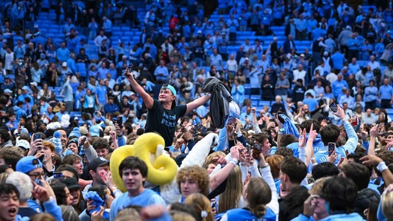 UNC fans storm court too early against Duke, evacuate for final 0.4 seconds