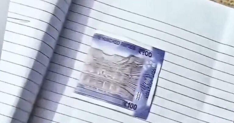 Master opened the student’s answer sheet, saw a 100 rupee note stuck inside, head started hurting after reading what was written!