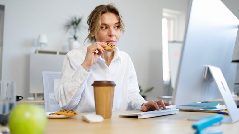 Worst time of day to reach for sugar may surprise you, according to brain health experts