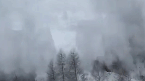 Tourist films terrifying moment avalanche slams into packed passenger train