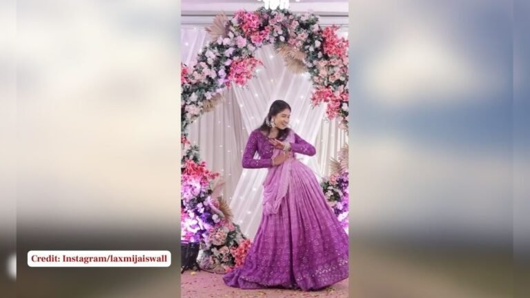 Girl in purple lehenga did such a dance, people went crazy when she swayed her waist, set the wedding stage on fire!