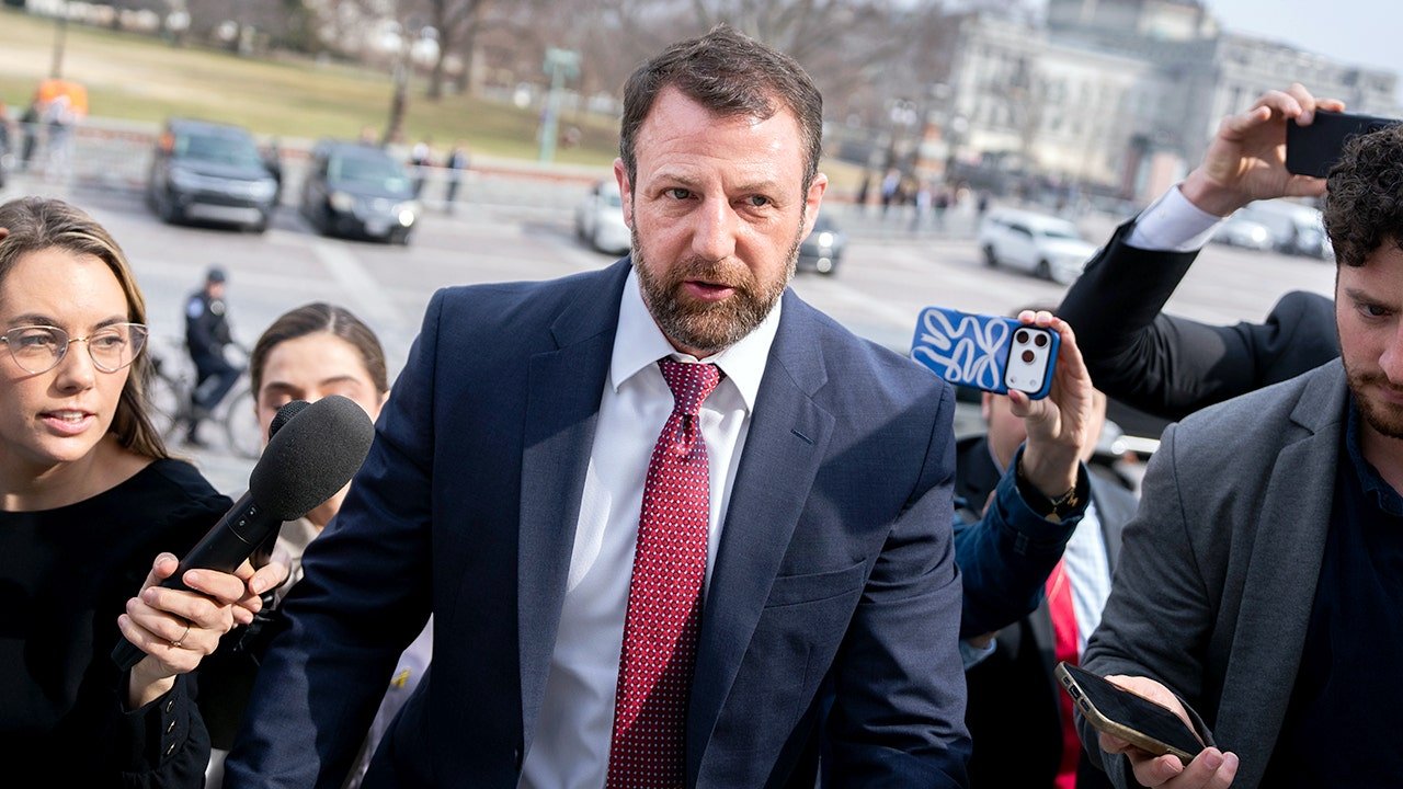 1774202068_markwayne-mullin-on-steps.jpg