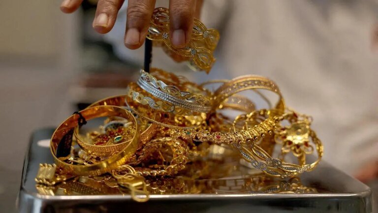 Geopolitical tensions drive volatile gold prices, hitting jewelery demand
