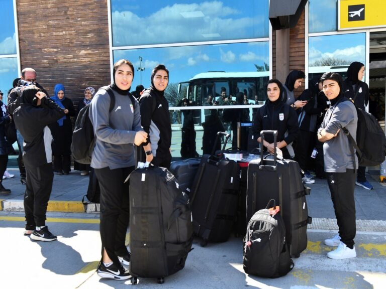 Iranian women footballers arrive in eastern Turkiye, on home border | Football News