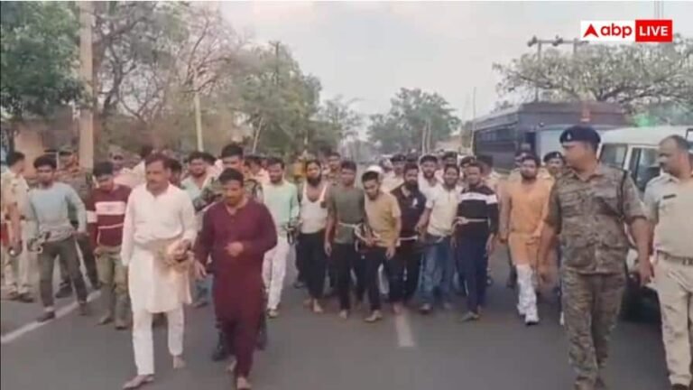 Dhanbad: Police action against those who created ruckus in Ram Navami, arrested and took out a procession on the streets.