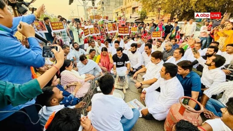 Gurugram: Congress’ unique demonstration on LPG shortage, procession taken out by placing the cylinder on a mare.