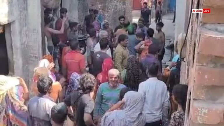 Hapur News: Indecency with Dalit girl on Holi in Hapur, fierce stone pelting between two parties, many injured