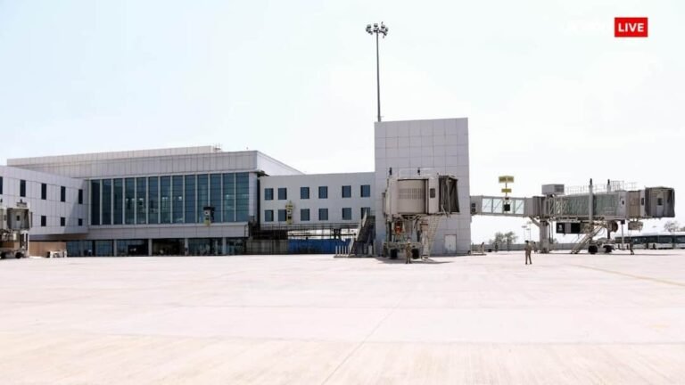 Noida Traffic Advisory: High alert in Noida, these roads are closed for vehicles, many routes diverted, know how to go to Delhi?