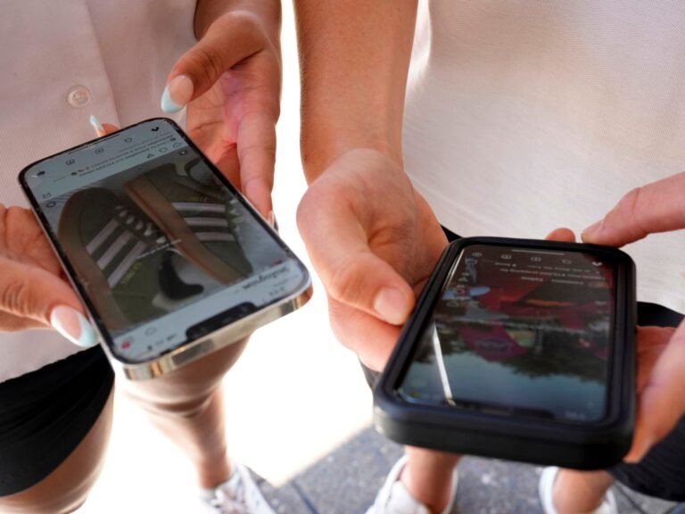Social media making young people less happy, report finds | Social Media