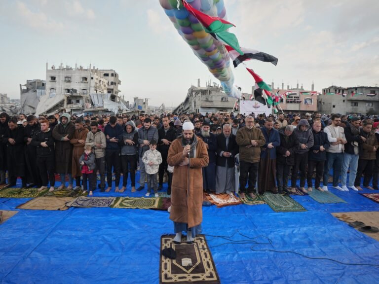 Muslims celebrate Eid al-Fitr around the world amid shadow of war | Religion News