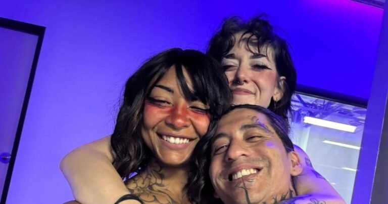 2 wives and 1 husband live together under one roof, raising 3 children together, know how is life?