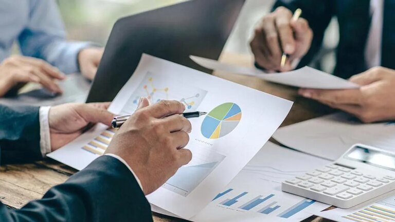 Stock market reaction to wars and geopolitical conflicts: How market corrections amid global conflicts offer long-term opportunities for investors