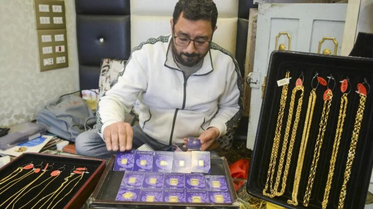 Weak sentiment keeps Kashmir gold demand muted despite dip in prices