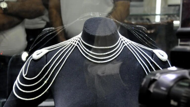 India restricts import of silver jewelery with cheap diamonds till June 30