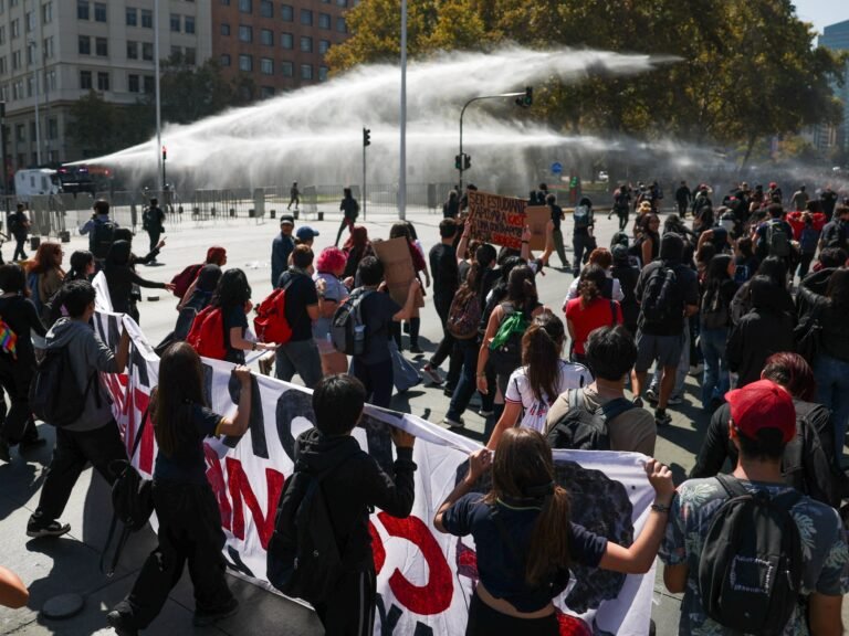 Police fire water cannons at Chile student protest | Protests