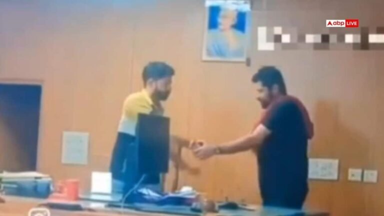 Bikaner News: Peon made a reel sitting on a chair in Bikaner court room, police arrested 3 accused