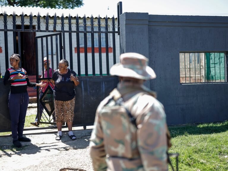 South African soldiers deploy in Johannesburg to tackle crime and gangs | Crime News
