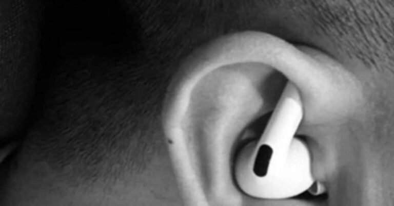 Were you also wearing AirPods incorrectly till now? A news created a sensation, people started arguing