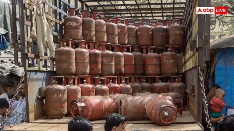 Delhi News: Amidst the splendor of Eid, the shadow of ‘gas crisis’, increased tension among traders in the markets of Jama Masjid.